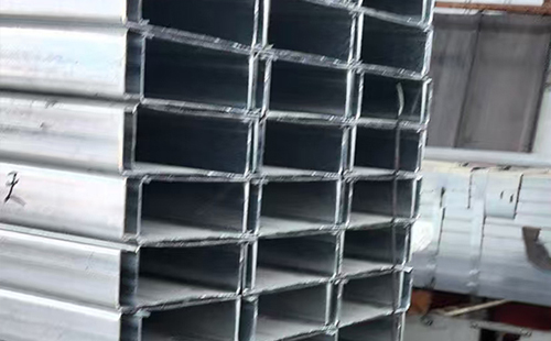 海东C型钢选型与在轻海东钢结构中的应用解析